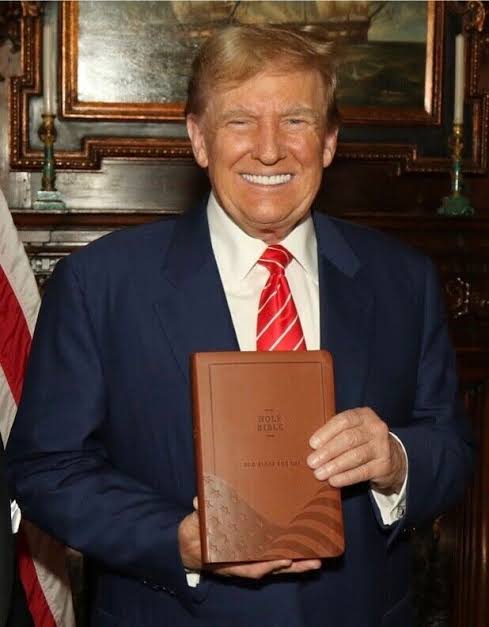 Victoria00025's tweet photo. Raise your hand if you support President Trump protecting Christians all around the World. 👇 https://t.co/QyghqcyU0l