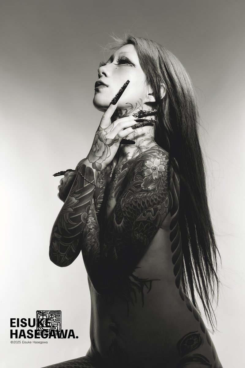 ライティングを決めている時ではなく、そこに腰を下ろした瞬間にこの写真は完成していました。 写真には、理屈を超えた神聖な瞬間があります。
この奇跡を一緒に面白がって最高の時間を預けてくれた彼女に感謝しています。 飾らない彼女の魅力があったからこそこの光に出会えました。
<a href="/Yagami_tattoo/">✞R.I.P八神✞</a>