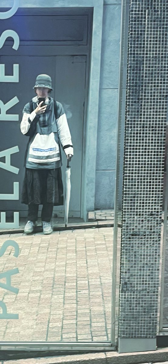 今日スカート履いてみた、かわいい☂️