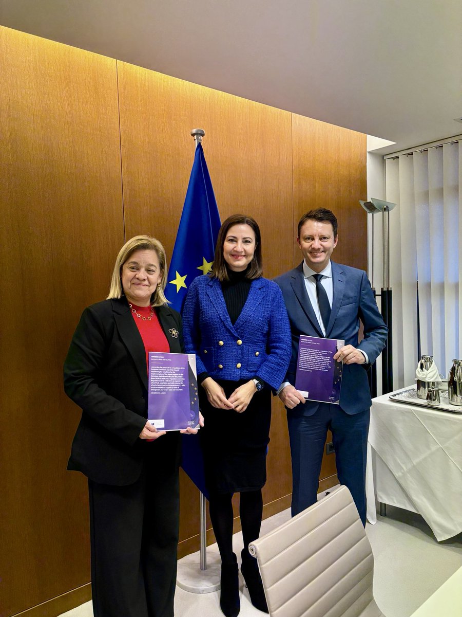 SMuresan's tweet photo. Financing for farmers should be clear and transparent in the next long-term #EUBudget.

Met yesterday with @Ili_Ivanova, rapporteur for the Opinion on the Common Agricultural Policy on behalf of @EUauditors, together with my colleague @carlatavares_ps, following the publication of the European Court of Auditors’ opinion on the future Common Agricultural Policy.

The Court identifies important shortcomings and warns of risks linked to uncertainty, lack of clarity, complex governance, and reduced traceability of EU funds.

It stresses that #CAP financing must remain predictable, transparent, and fully traceable to final beneficiaries.

We, the Parliament, will take the ECA’s opinions seriously, as they merit the full attention of all institutions involved in the negotiation and implementation of the #EUbudget.
