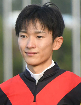 坂井瑠星

ちょっと競馬から離れたいと思うときは

「全くない。むしろ離れたくない。僕の中で競馬はご飯を食べるとか、寝るとかと一緒」