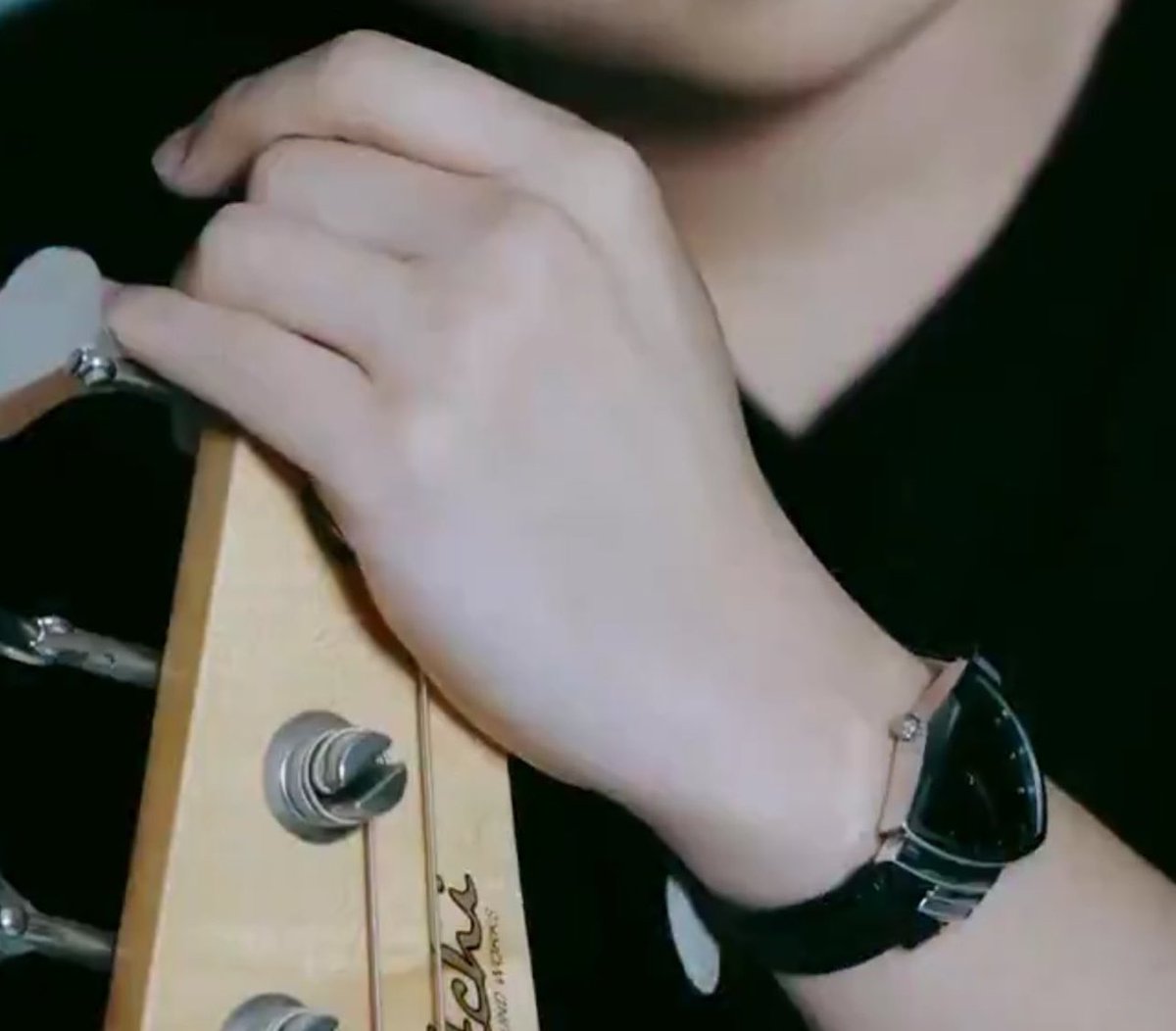 둘이 새삼 손 질감 진짜 다르다