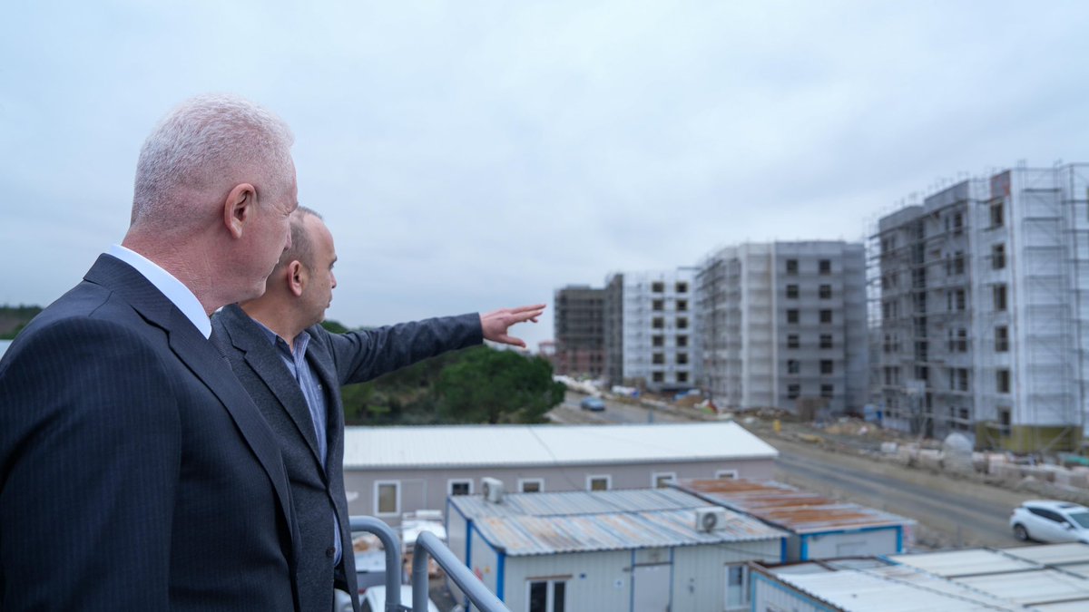 TC_istanbul's tweet photo. Valimiz Davut Gül, Arnavutköy Hacımaşlı TOKİ alanında incelemelerde bulundu.

Arnavutköy Kaymakamı Mahmut Hersanlıoğlu’nun eşlik ettiği incelemede Vali Gül, yapımı devam eden 38 bin konut ve sosyal donatılara ilişkin yetkililerden bilgi aldı. 

@gul_davut

📍Arnavutköy https://t.co/KNDvr7J9FO