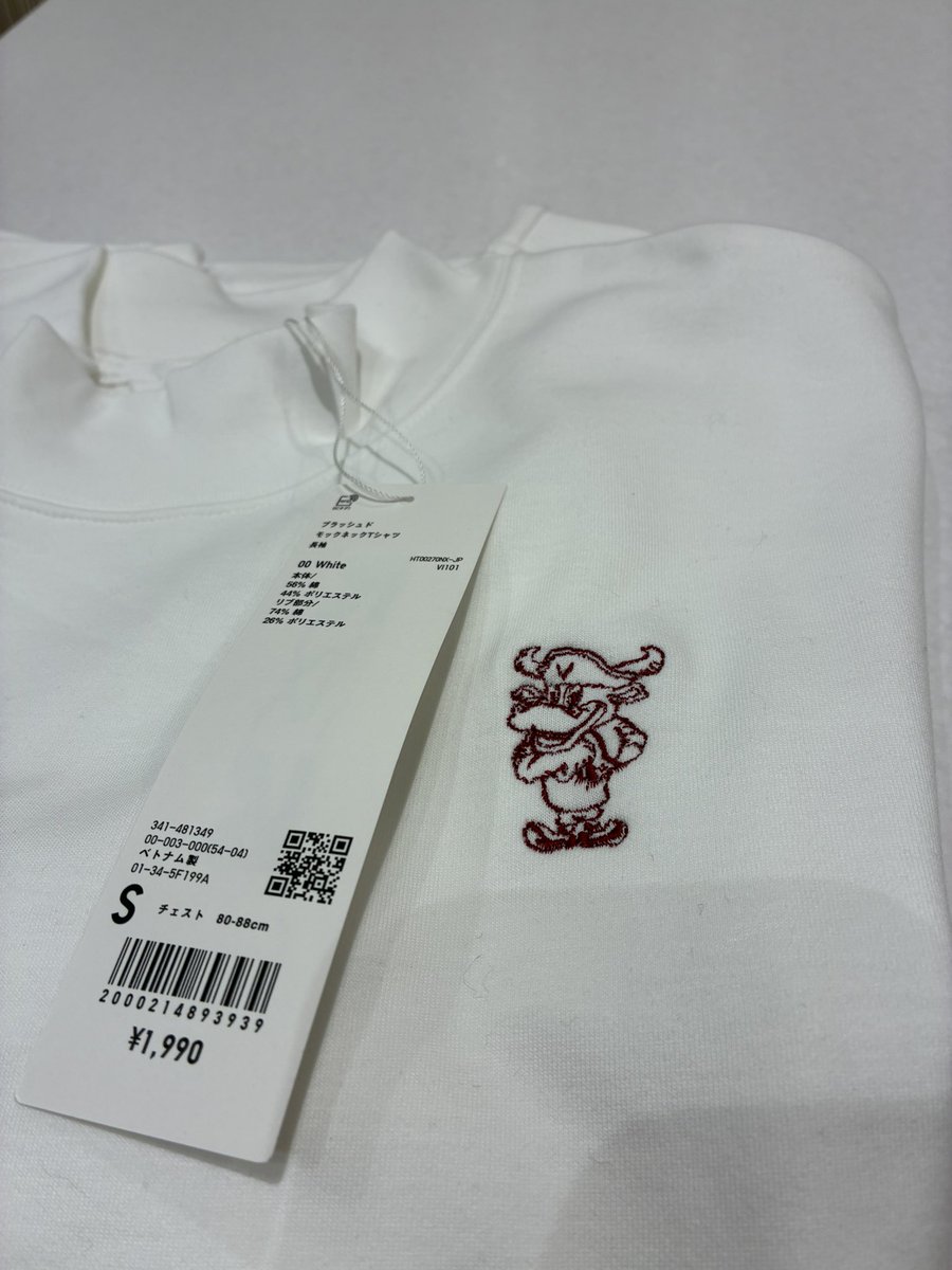 shunak_13's tweet image. エンブレム
モーヴィ
チームロゴ
ユニクロ✖️J刺繍　完成😊

もちろん刺繍は立体感があり
その点が満足感⤴️

 #Jリーグユニクロ刺繍部
#刺繍代のが高かった
#vissel
#ヴィッセル神戸

#高松店受け渡しの方に
#カマタマーレではないのですか^_^
#と尋ねられましたが
#生まれも育ちも神戸なのでと！