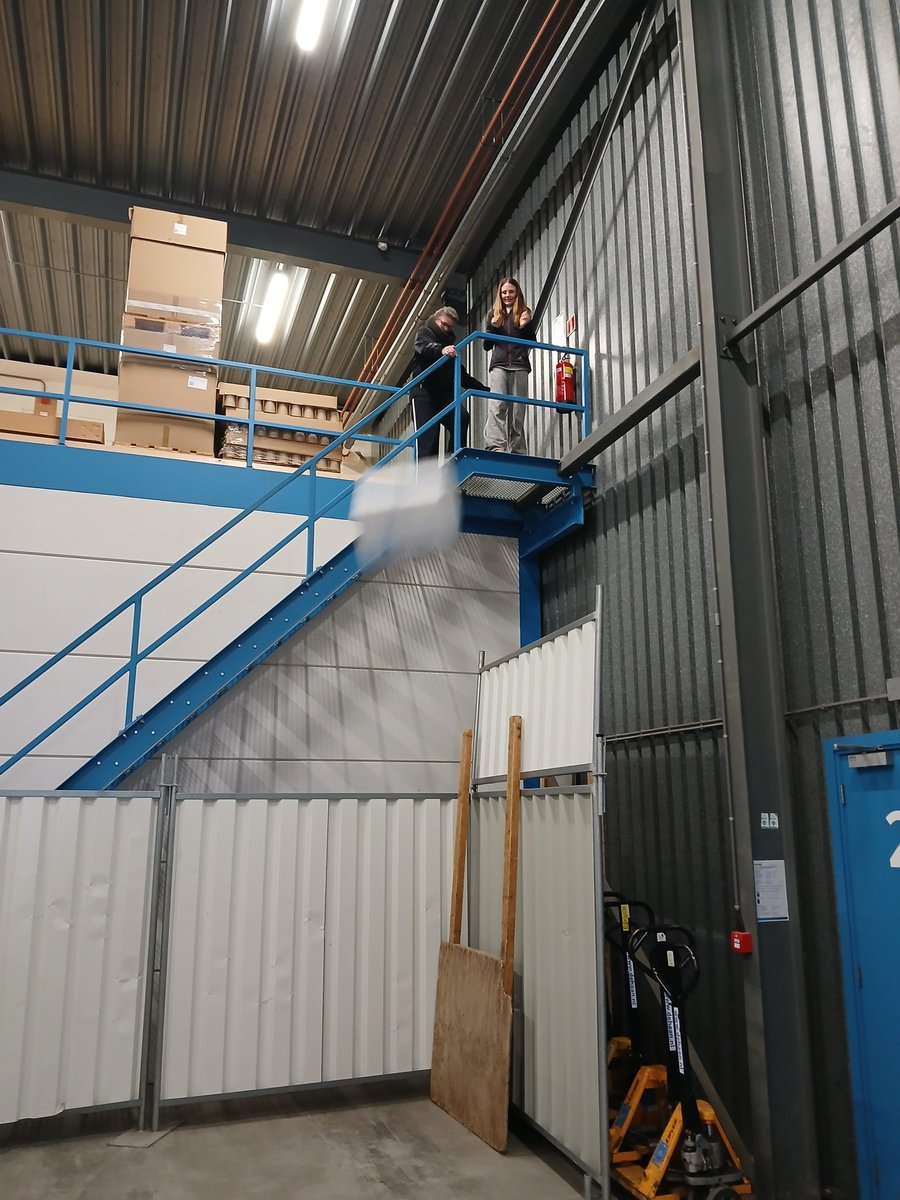 Techniekroute <a href="/GemAlblasserdam/">Gemeente Alblasserdam</a> bij Familiebedrijf De Haan Verhuizingen. Leerlingen groep 8 van Het Kompas pakken in en checken of hun doos tegen een stootje kan! Onvergetelijke ervaring. Beroepsorientatie.