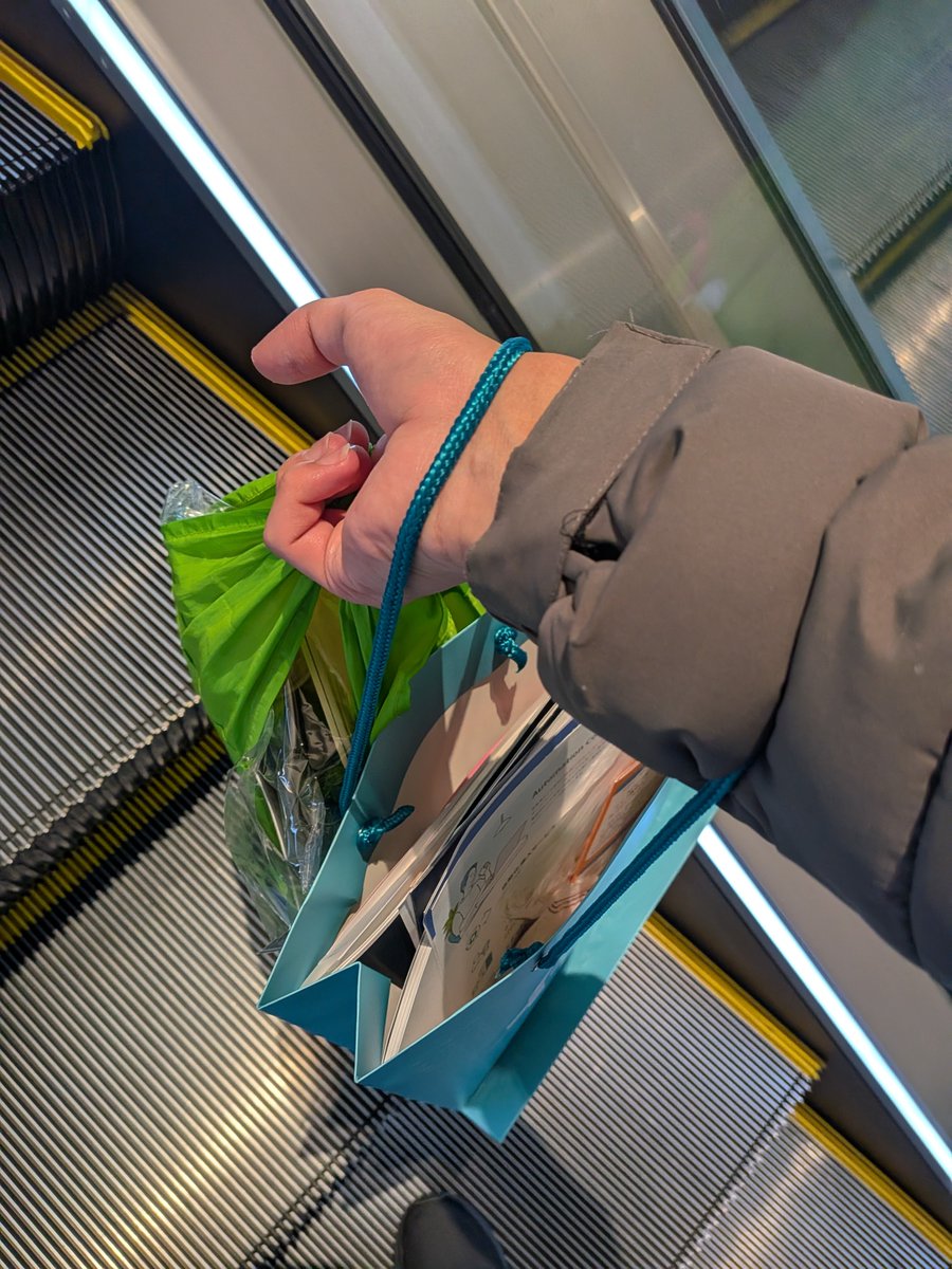 さらば #janog57
初参加だけどめちゃくちゃ楽しかったー！
にしてもノベルティ貰いすぎて右腕死にそう
これ持ってどうやってチャリで帰れと