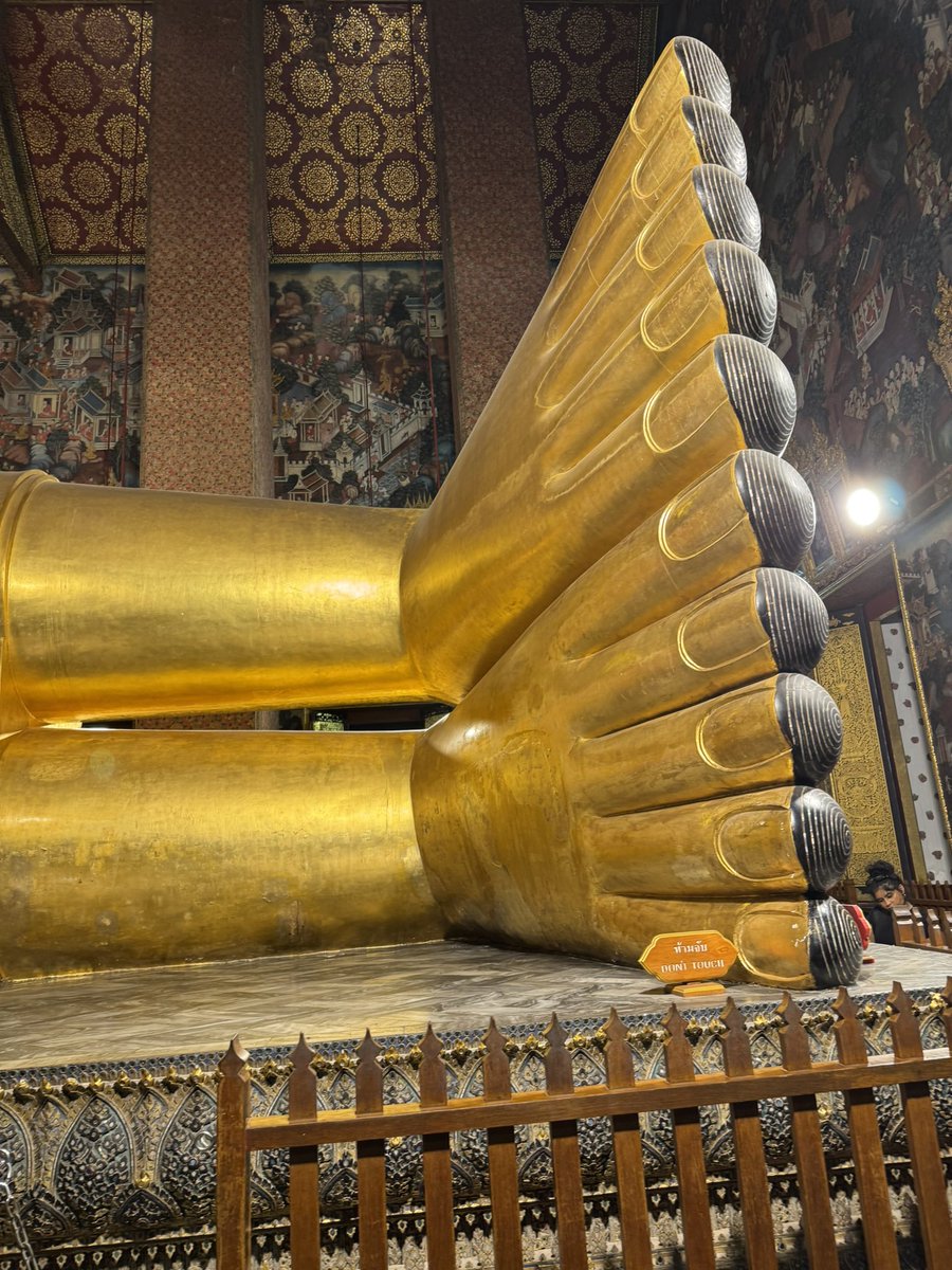 mr_a_33's tweet photo. ワット・ポー(Wat Pho)
大きすぎた😳
#ワットポー
#WatPho
#タイ旅行 https://t.co/PGKQ2417Gs