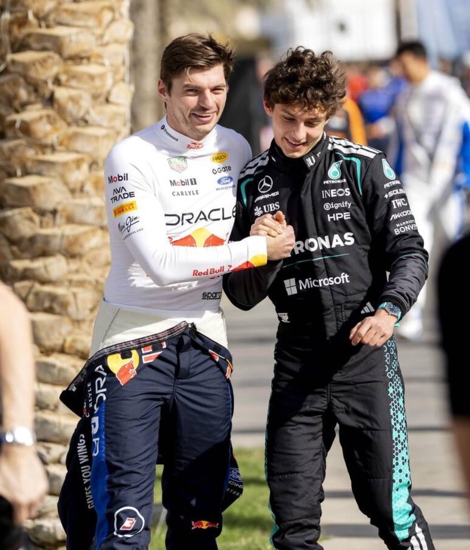 formuLau16's tweet image. Max Verstappen loves his personal space.

Kimi Antonelli also loves Max Verstappens personal space