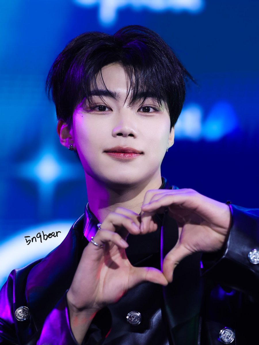 260211  디어워즈2026  레드카펫

#박건욱 #PARKGUNWOOK #朴乾煜 #ZB1 #ZEROBASEONE #제로베이스원 #パクゴヌク