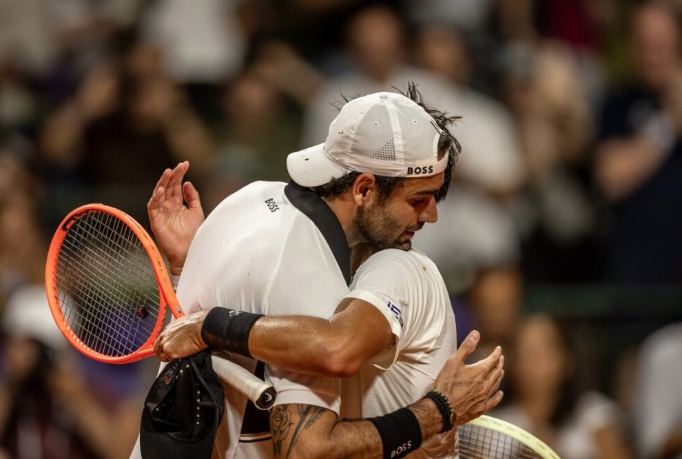 puppotenis's tweet photo. 1R @iebmasargopen
Matteo #Berrettini (ITA, 8) a @fedeecoria (WC) 7-5 7-5
Ignacio #Buse (PER) a Francesco #Passaro (ITA, Q) 5-7 7-5 6-4
📷 #PrensaARGOpen https://t.co/YaDu1s2RKQ