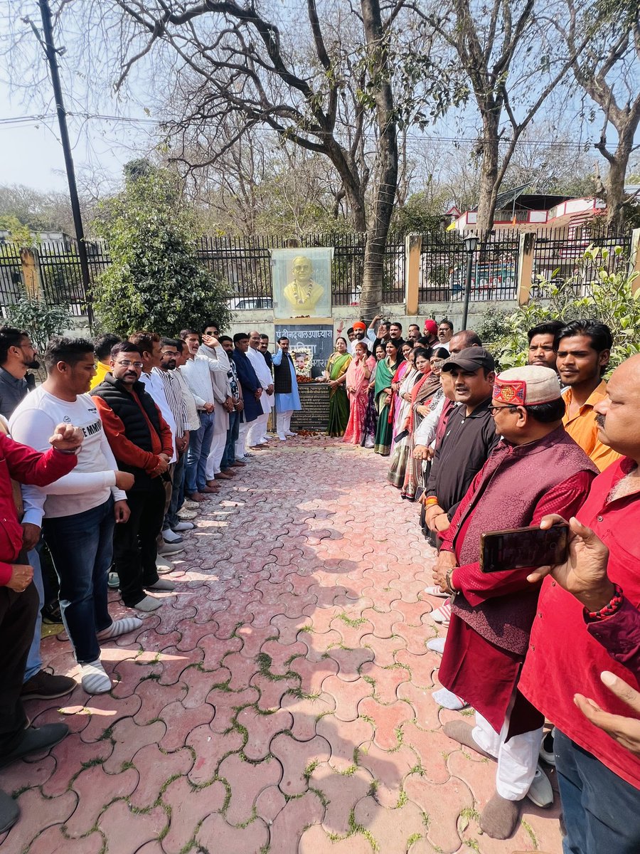 krapashankarbjp's tweet photo. भारतीय जनसंघ के संस्थापक सदस्य,हमारे पथ-प्रदर्शक श्रद्धेय पंडित दीनदयाल उपाध्याय जी की पुण्यतिथि पर भाजपा जिला कार्यालय छतरपुर में एवं पार्क में श्रद्धासुमन अर्पित किये गए..! https://t.co/WcBKAqWcS2