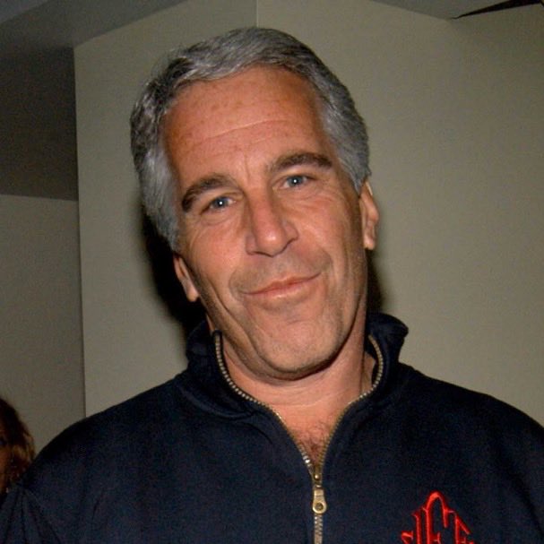 OdakTV1's tweet photo. Belgelere göre Yahudi sapık Epstein, çocuk sapığı Yahudi Milyarder arkadaşını Afganistan'a göndermiş!

Epstein'in yakın dostu ve müşterisi Yahudi iş adamı Tom Pritzker, çocuk istismarı için Afganistan'a gitmiş, orada görev yapan ABD'li general, Afganistan'ın ücra bir köşine gitmesi için bu sapığa koruma ve helikopter vermiş.

Epstein arşivinden çıkan belgelere göre; milyarder Tom Pritzker, General David Petraeus'un kendisine biri yedek olmak üzere iki helikopter ödünç verdiğini övünerek anlatıyor.  

İşte Pritzker'in Epstein'e yazdığı 6 Haziran 2011 mail;

“Afganistan’da uzak bir vadideyim (doğum günü dileğim bu) çocuklar ve oyuncaklarla. Dün Patraeus ile vakit geçirdim, bana bir helikopter ödünç verdi (aslında yedekli iki tane). Yarın arayabilirim.”

Yahudi Siyonist milyarder Tom Pritzker, Epstein'e Afganistan'da "oyuncaklar ve çocuklarla" birlikte olduğunu ve bunun "doğum günü dileği" olduğunu yazıyor. 

Öyle anlaşılıyor ki bu alçak sapık milyardere 'bacha bazi' rezaletinde erkek çocuklar servis edilmiş. 

Milyarder sapık Pritzker'in adı, mağdur Virginia Giuffre'nin ifadesinde de geçiyor. Giuffre, ifadesinde bir zamanlar Pritzker tarafından cinsel istismara uğradığını belirtiyor. 

Kayıtlara göre Tom Pritzker, bir çok kez Epstein adasına gitti. Tom Pritzker, Illinois Valisi JB Pritzker'ın kuzenidir.  

Pritzker, Hyatt Hotels'in yönetim kurulu başkanı ve Türkiye'de de 6 adet 5 yıldızlı lüks oteli var.