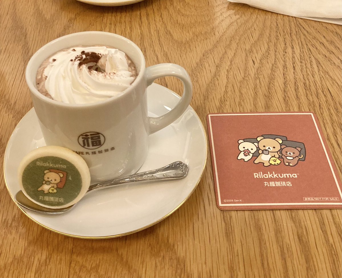 リラちゃんコラボ！やっと行けました🐻🐻🐻🐥💕
パティがとってもジューシー🍔
パンケーキはフルーツ&amp;アイス添えでおいしくいただきました😋
#丸福珈琲店