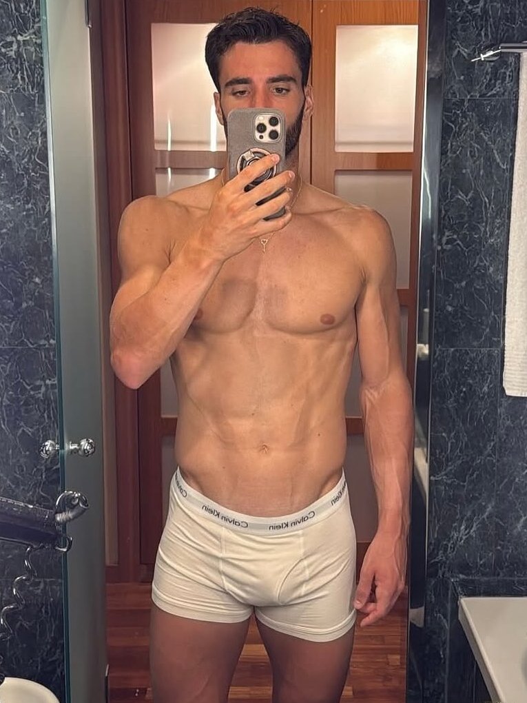 ShuiX14164's tweet photo. Il pacco di Andrea Pellegrino
#Tennis #bulge #Italia https://t.co/Q2AV4IzUu4