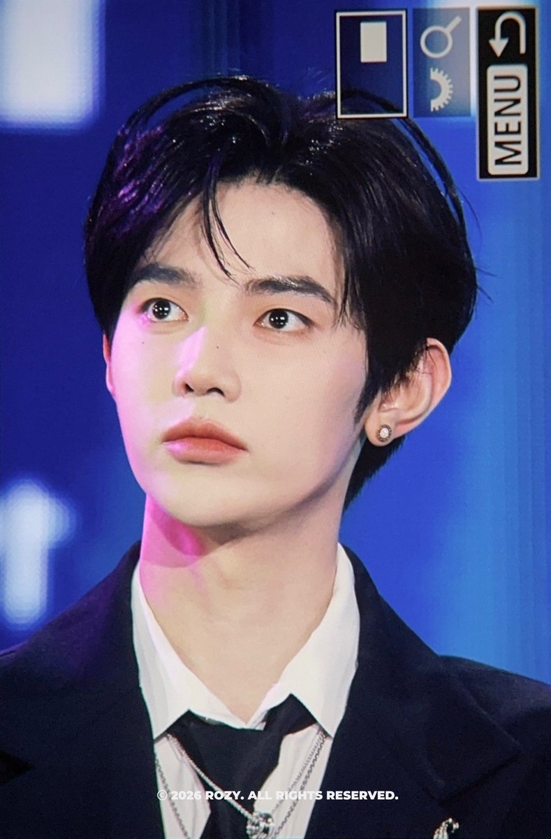 𝐑𝐎𝐙𝐘 tweet media