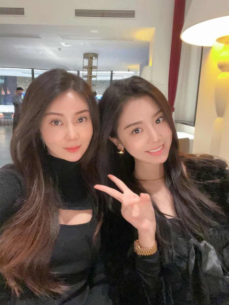 bao15925's tweet photo. 母女雙飛有人玩過嗎？
#母女 https://t.co/6ojhYgKOLM