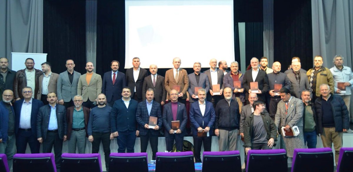 Cihannüma Trabzon İl Temsilciliği tarafından düzenlenen “Trabzon Havzasında Gümüşhânevî Dergâhı ve Ahmet Yaşar Hocaefendi” programına; Trabzon Valisi Tahir Şahin, Karadeniz Teknik Üniversitesi Rektörü Prof. Dr. Hamdullah Çuvalcı, Trabzon Üniversitesi Rektörü Prof. Dr. Emin