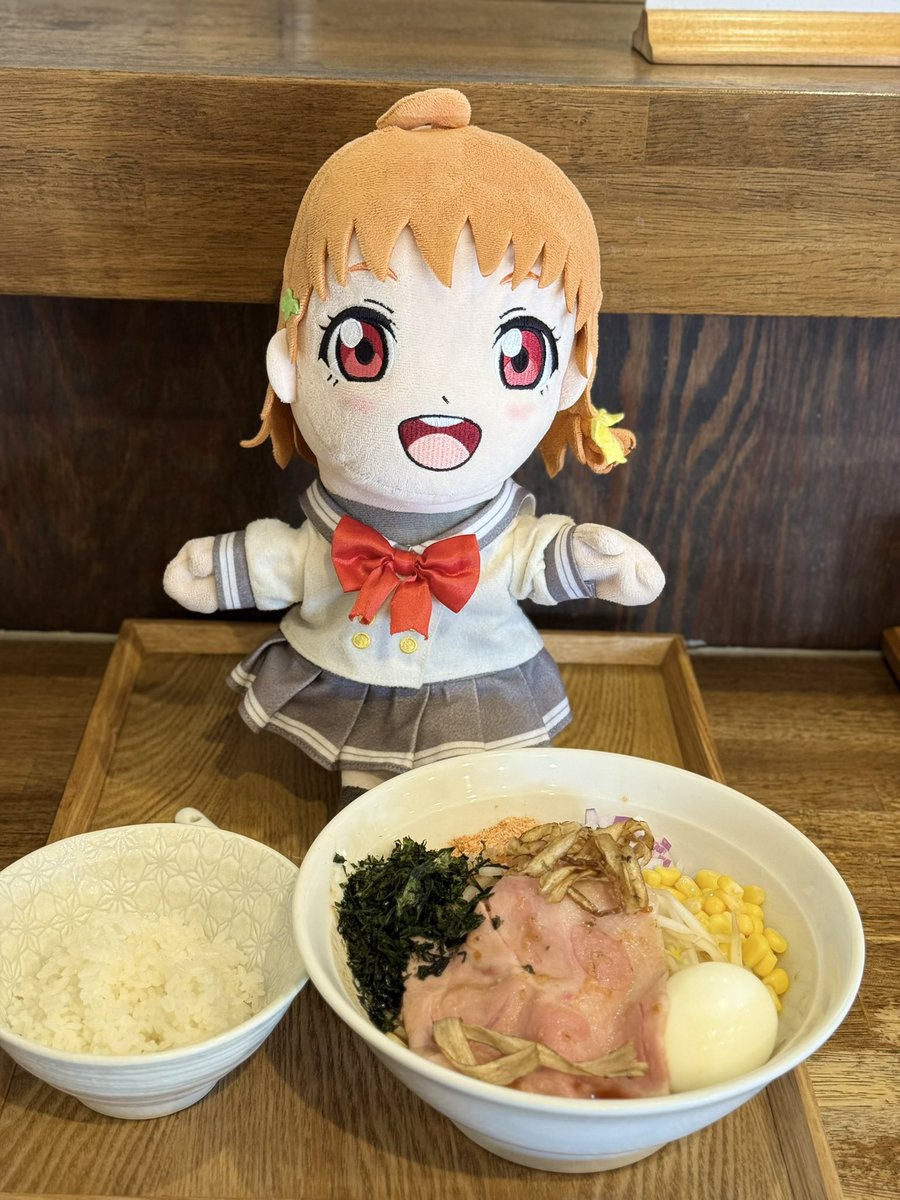 東部限定合戦2026冬の陣"春隣の味覚"
4軒目、清水町の #柿田川ひばり清水町店 さんへ

"オマール海老のまぜそば"を食べるのだ🍜

オマール海老の風味に魚介豚骨の旨味タップリのまぜそばは、食べた瞬間からエビエビエビの味わい🦐

追いメシ投下で満腹満腹🤤

#浦の星パペット部
#浦の星麺活部