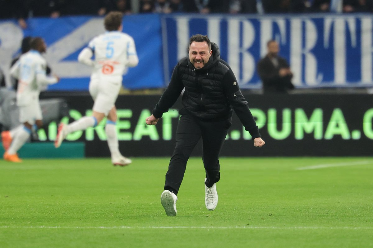 ActuL1_'s tweet photo. 🚨 𝗗𝗘 𝗭𝗘𝗥𝗕𝗜 🇮🇹 𝗦’𝗘𝗡 𝗩𝗔 𝗔𝗩𝗘𝗖 𝗨𝗡 𝗥𝗘𝗖𝗢𝗥𝗗 ! 😣🩵🤍

Il quitte le club avec 𝟱𝟳 % 𝗱𝗲 𝘃𝗶𝗰𝘁𝗼𝗶𝗿𝗲𝘀, le meilleur ratio pour un coach olympien depuis 𝟮𝟱 𝗮𝗻𝘀. 

Il devance Tudor (56 %), Sampaoli (54 %) et même Deschamps (50 %).

(@Statsdufoot) https://t.co/wWZLKGTJGP