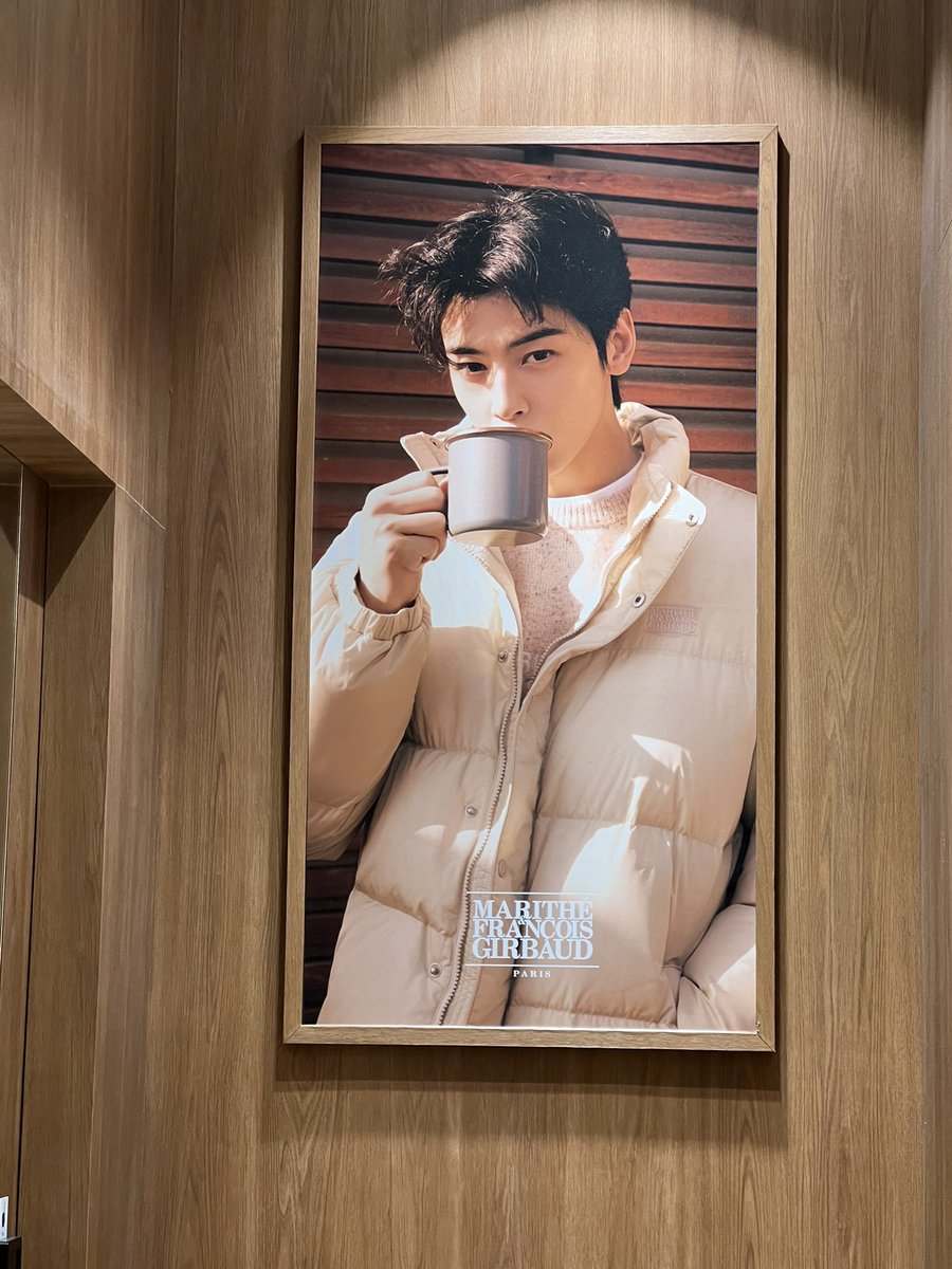 ℹ️ #CHAEUNWOO #ชาอึนอู
อัปเดตจากโซล (10 กพ.) 🤩
แฟนคลับที่น่ารักส่งรูปมาให้ชื่นใจ

Mimac Study โฆษณาบนรถบัส 🚌

Marithe’ ในร้านสาขาชินเซเก 👕

#차은우 #チャウヌ #车银优 #車銀優