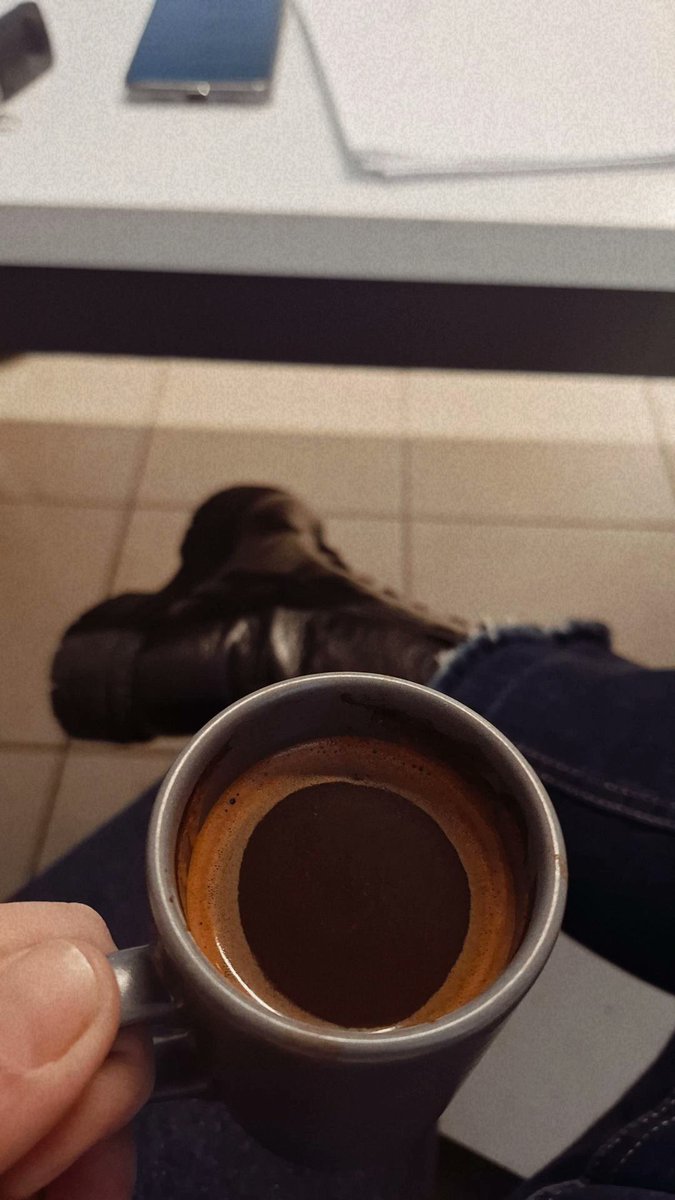 Gül'aydınnn🎈

Siz kapıya bile bağlanmazsınız da işte ben size kahve bile yapmışım.

#günaydın 
#çarşamba