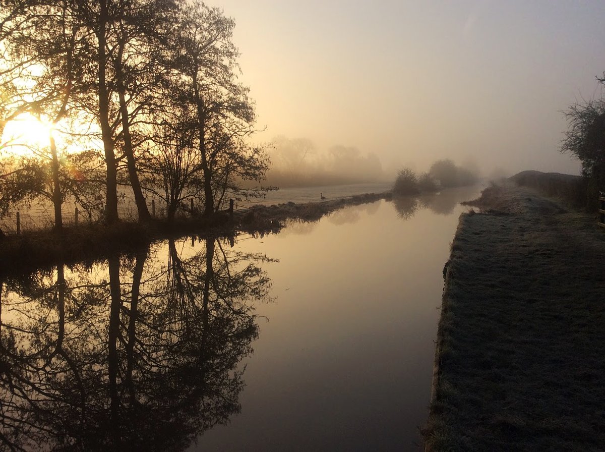 retired_tom's tweet photo. My photos from #February 2019 #iPadPhotos
@CanalRiverTrust
#OxfordCanal #Banbury #Aynho #NellBridge #Heyford #Bridge #LiftBridge #Narrowboat #Reflections
#Canals & #Waterways can provide #Peace & #calm for your own #Wellbeing #Lifesbetterbywater #KeepCanalsAlive https://t.co/ApvsYgrrIQ