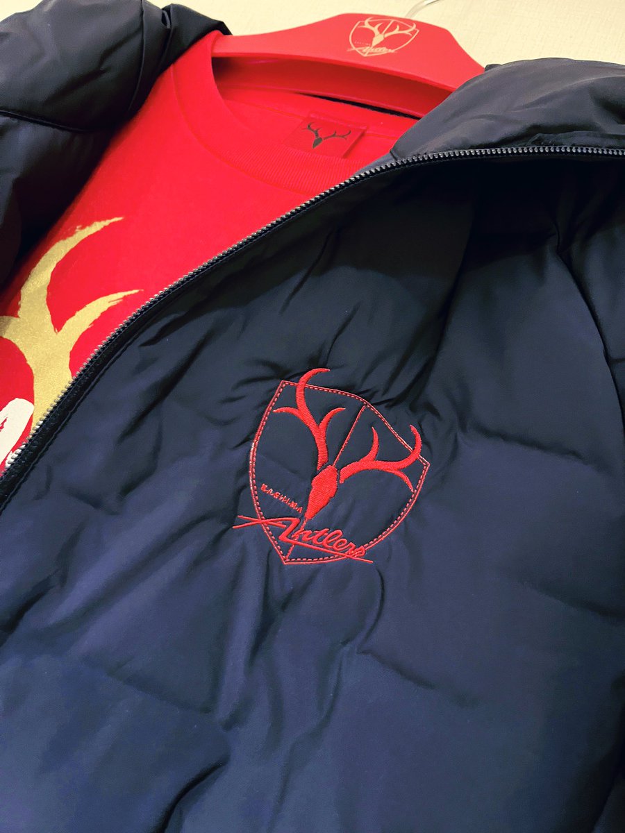 antlers_o's tweet image. ダウンに刺繍入れてみたくて行ったら、
シームレス→厚みがあって段になる可能性大
パフテック→少しズレちゃうかも
と助言いただいたのですが、パフテックでこのくらいのズレでした！全然よゆー！かんわいー！！！
#Jリーグユニクロ刺繍部