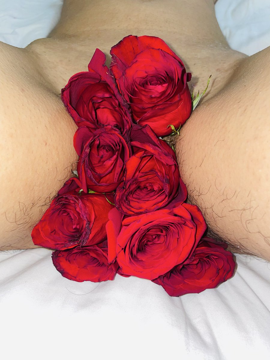 Wet69Secrets's tweet photo. Do you like the fragrance of rose flower🌹?
Come and smell it!👇 
#desi #nude #sexy #naked #art https://t.co/c5FZstLjbC