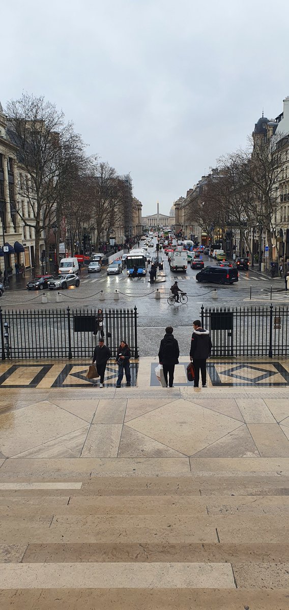 FalcoAlexs's tweet photo. Il pleut à Paris... https://t.co/ok7Oa0uHYX