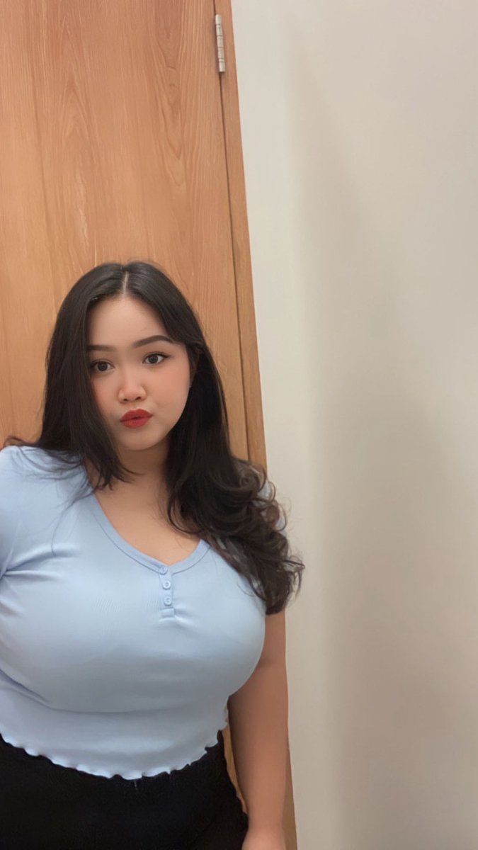 randomdep's tweet image. Ko bisa gua dl ke kantor make kaos croptop ya anjir?😩😂😭