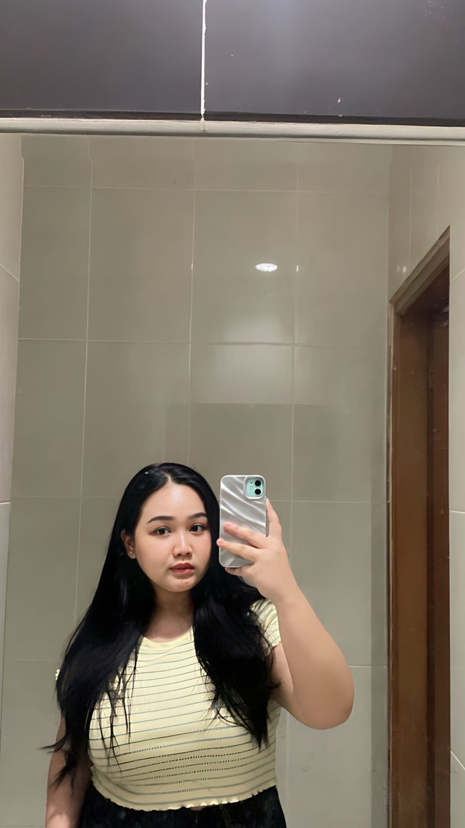 randomdep's tweet image. Ko bisa gua dl ke kantor make kaos croptop ya anjir?😩😂😭