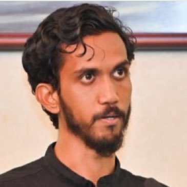 Aaid built a whole brand pretending to be some fearless truth warrior, the brave journalist exposing the system and the second Guizzu gave him little access and attention, he folded like wet paper.

Yesterday he was fighting corruption, now he’s having dinner with it at MACL with