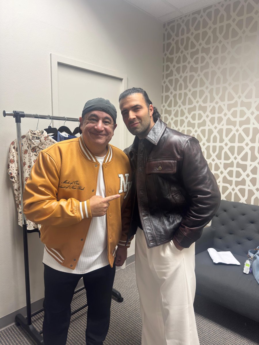 Repost @miguelmoralescomedia
Noche de mucha #RYSA en @raymondysusamigos 🔥 <a href="/jencarlosmusic/">Jencarlos</a> #JencarlosCanela