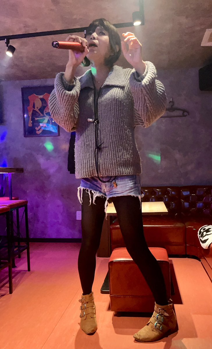 カリンちゃんとデート⁉️3軒目🍺
マリーゴールド熱唱中🎤

#西成
#西成ユニバース