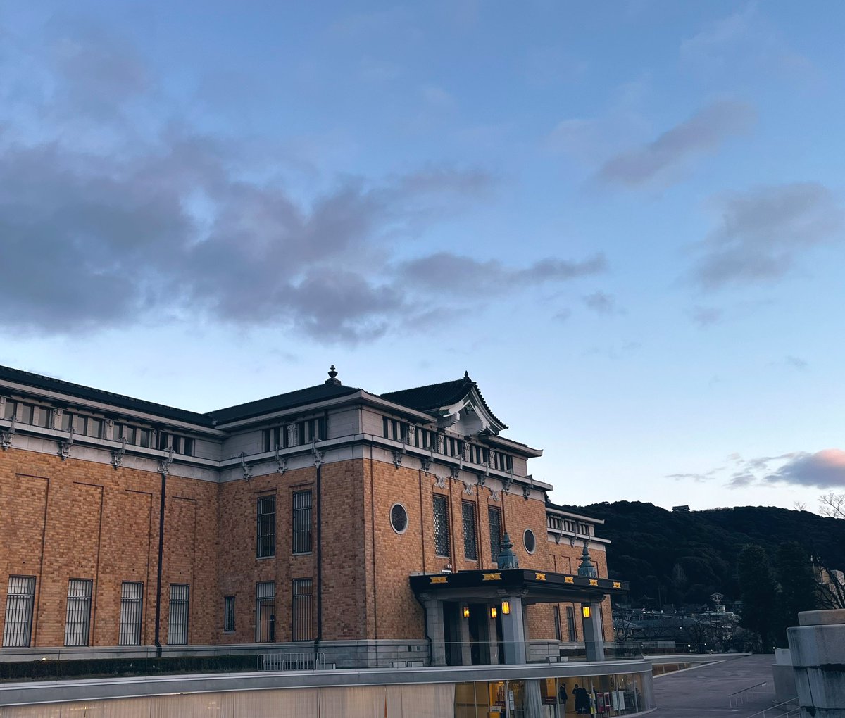 卒展設営終了。外が明るいうちに終わったのって初めてじゃないか？！😭
いよいよ明日からです！