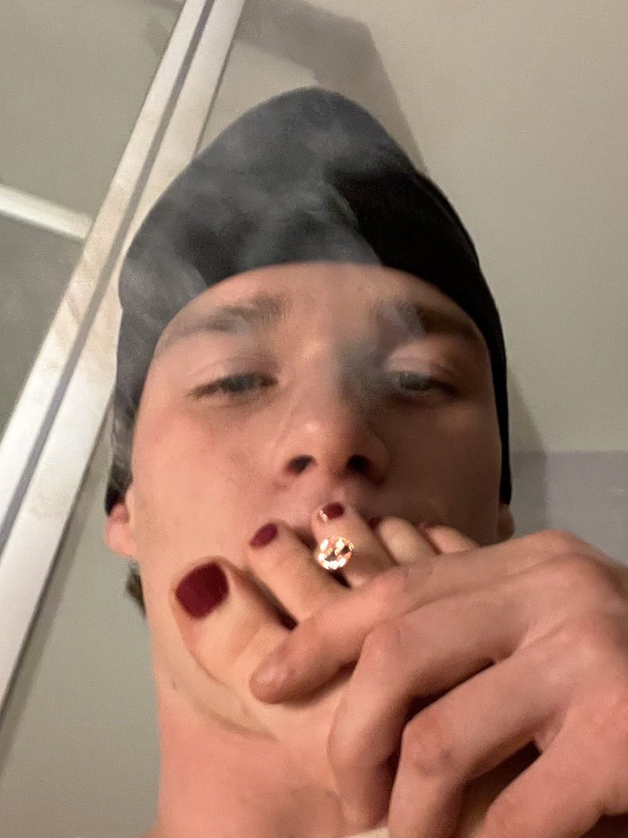 pierreheo's tweet photo. ba ouais 😂 iykyk, la boucle est bouclée https://t.co/iinpglK51Z