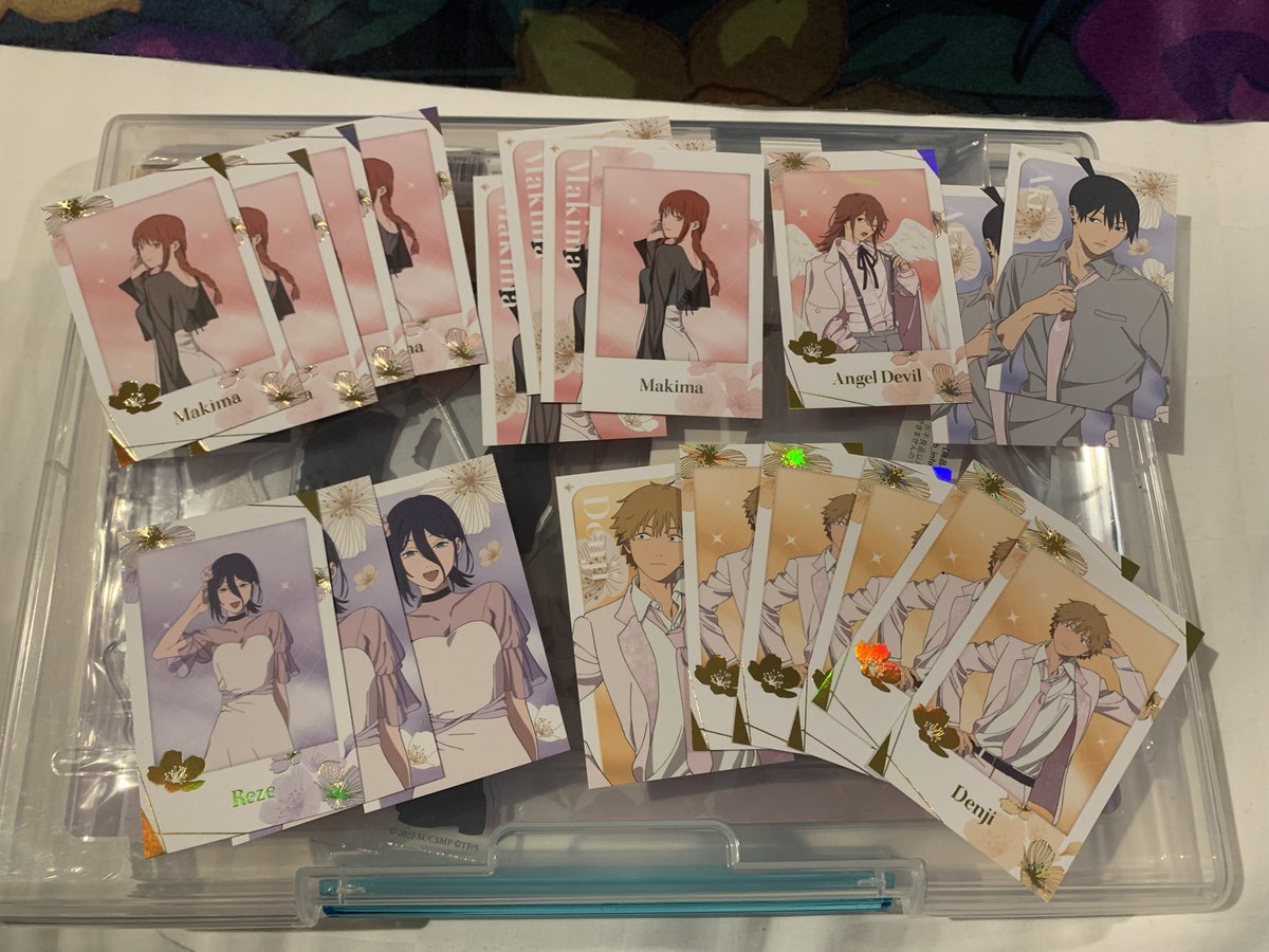 デンレゼパネルを触媒にしてトレカ開封したところ無事デンレゼの箔入りカード
を当てることができました〜
後事前に聞いていたとおりすごい偏ってますね…