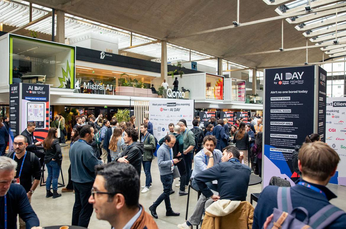 ericcoquerel's tweet photo. 🤝Au salon de l’IA @FRdigitale - je remercie la directrice générale @mayanoel pour l'accueil - échanges intéressants avec des entreprises dont je comprends les préoccupations : 

👉souveraineté numérique, protectionnisme du Cloud, dépendance de certains composants vis-à-vis de la Chine ou des Etats-Unis, implication de l’IA dans le secteur de la défense, prise en compte du bilan carbone des data centers, rôle attendu des commandes publiques.

💡Autant de questions que je souhaite voir traiter devant la commission @AN_Finances lors d’une série d’auditions sur le sujet.
