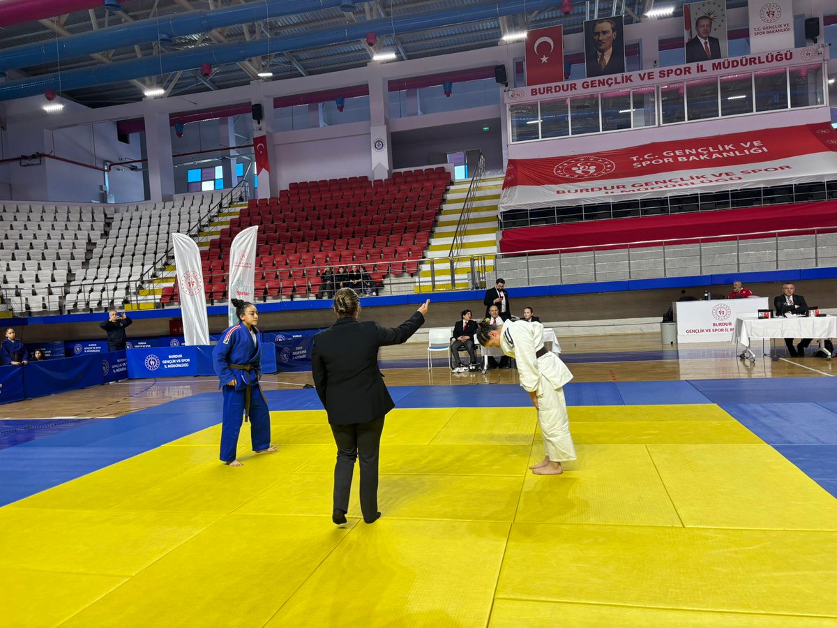 07–08 Şubat tarihlerinde Burdur ilinde düzenlenen Yıldızlar Okul Judo Grup Müsabakalarında sporcularımız ilimizi başarıyla temsil etti.

🥉 44 kg kategorisinde Buğlem Maran üçüncü olarak büyük bir başarıya imza attı ve Finallere katılmaya hak kazandı.