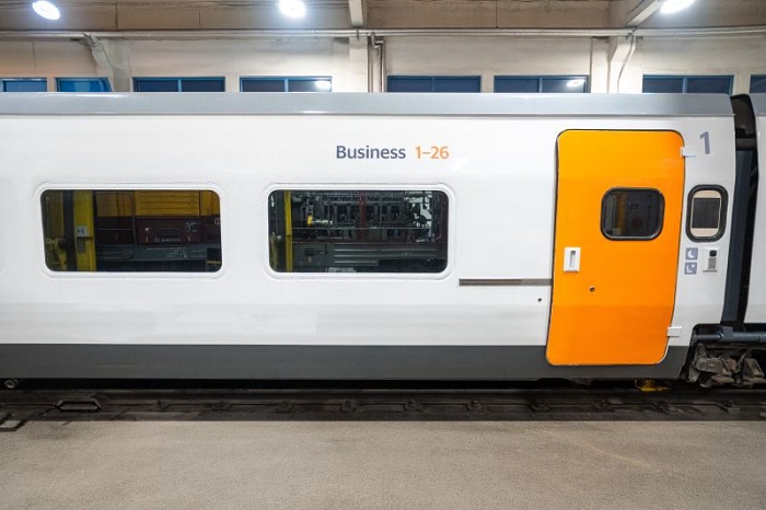 1️⃣ Leo Express (50% Renfe y 5% CAF) ha presentado la imagen de sus nuevas ramas Talgo VI, alquiladas por Renfe

Son 3 ramas T-VI diurnas con 13 remolques cada una

Tras esto, Renfe España solo tendrá 9 ramas. Aunque son casi más que locomotoras útiles 😠 (tanto S-252 como S-334).