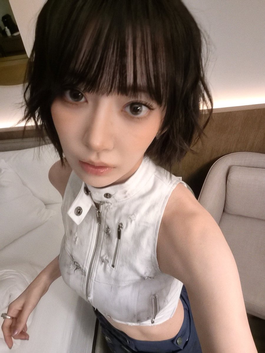 FIMBASE's tweet photo. [WEVERSE DM] 260211 #SAKURA 🌸 (1/2)

: during the U.S. tour https://t.co/E43Xv9ZiR1