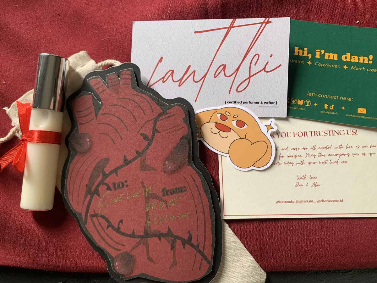 Zeorigir's tweet photo. eddie parfume and poem heehee 

thank you for @fantalsi_ for making this parfume and poem! it has arrived safely and i love the parfume sm i will cherished it 🫶 https://t.co/RfVKu2Fqxc