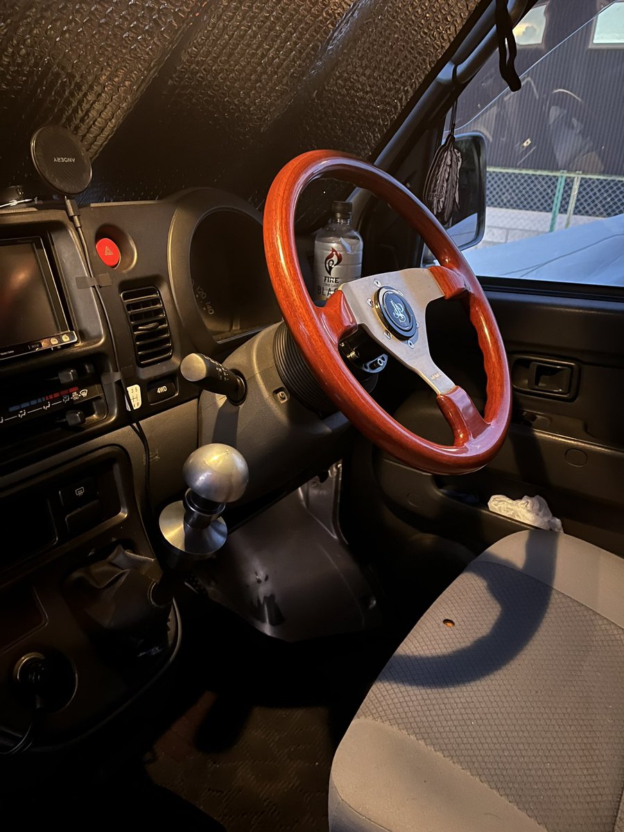今日色々変えながら運転した結果ハイゼットカーゴのシフトノブに選ばれたのは、ガルパンIV号戦車シフトノブでした‼️

熱くなるとか冷たくなるとかは置いといて、飽きるまではこの状態で乗っていきます☺️