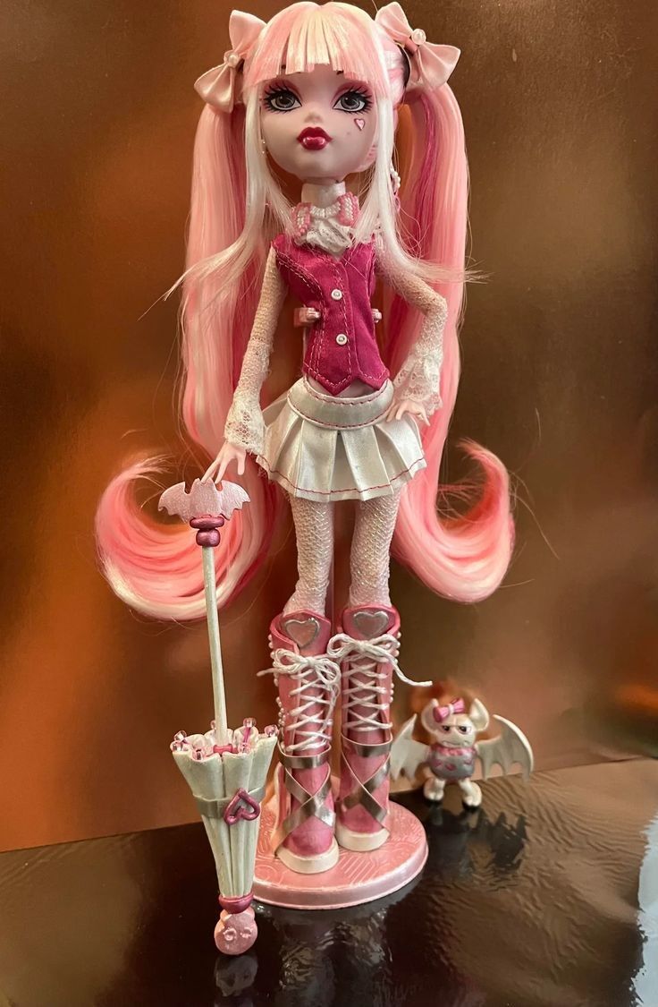 ashyalien987's tweet image. My biggest thinspo is draculaura dolls I would kill to look like this 💔💔