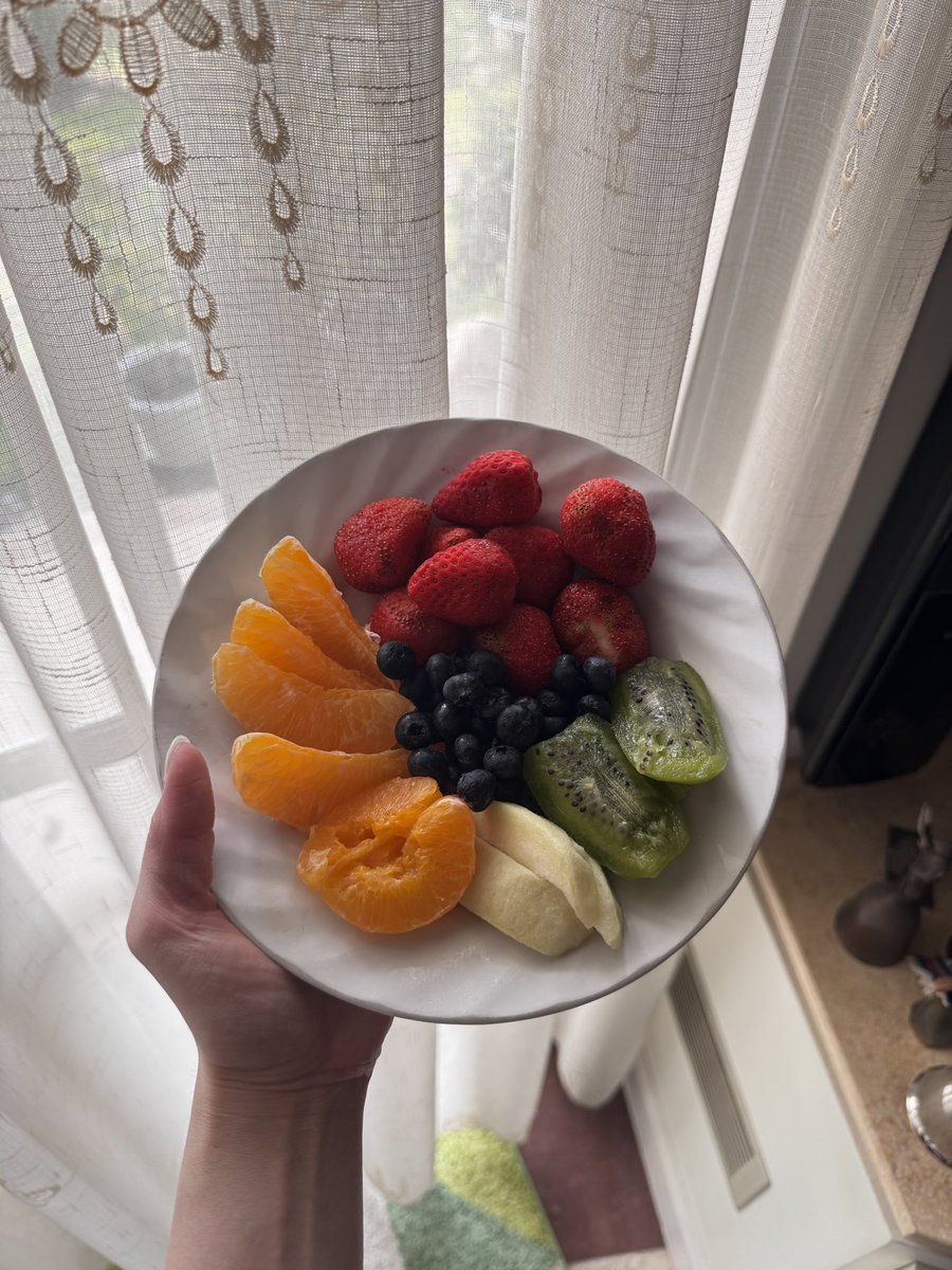 ช่วงนี้พวกหนูซ้อมรัวๆเลยค่ะ อาจจะหายๆไปบ้างแต่จะพยายามมาอัพเดทนะคะ หนูสระผมวันละ 2 รอบเพราะหัวเปียกมาก5555555 หวังว่าทุกคนจะชอบโชว์ของพวกเรานะคะ หนูเห็นโปรเจ็คที่แฟนๆทำให้แล้วก็รู้สึกขอบคุณมากๆค่ะ ไม่ใช่แค่พวกเราที่เตรียมตัวหนัก แต่แฟนๆทุกคนก็เตรียมตัวหนักเหมือนกันนน!