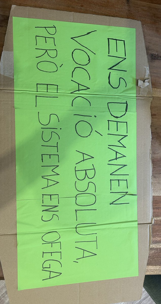 ari_aac's tweet photo. #VagaEducativa 

De ben petita vaig tenir clar que volia ser mestra. Però així no es pot: l’alumnat és cada cop més divers i cal personalitzar els aprenentatges, i quan estàs sola a l’aula… NO ES POT. https://t.co/nrWA5NHYQp