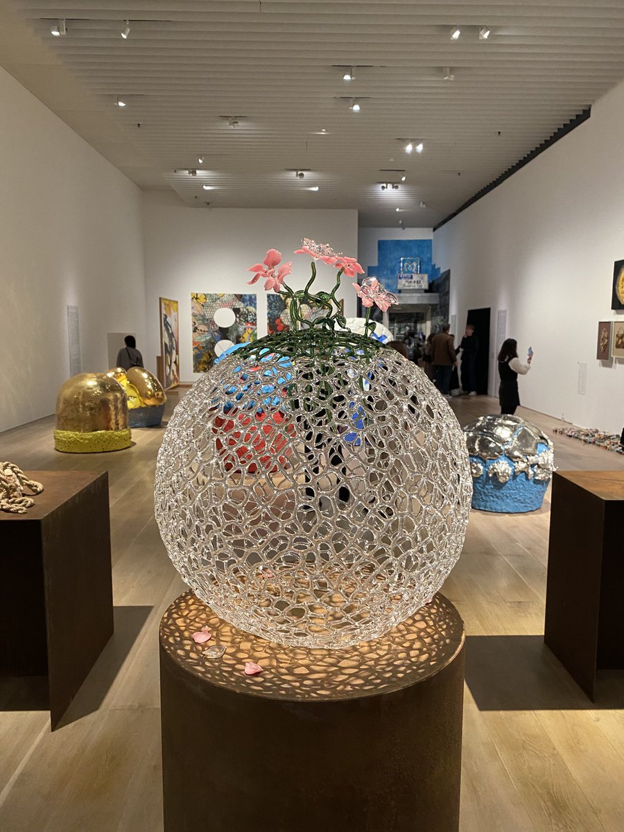 3年ごとの定点観測展。桑田卓郎の陶器、ケリー・アカシのガラス、和田