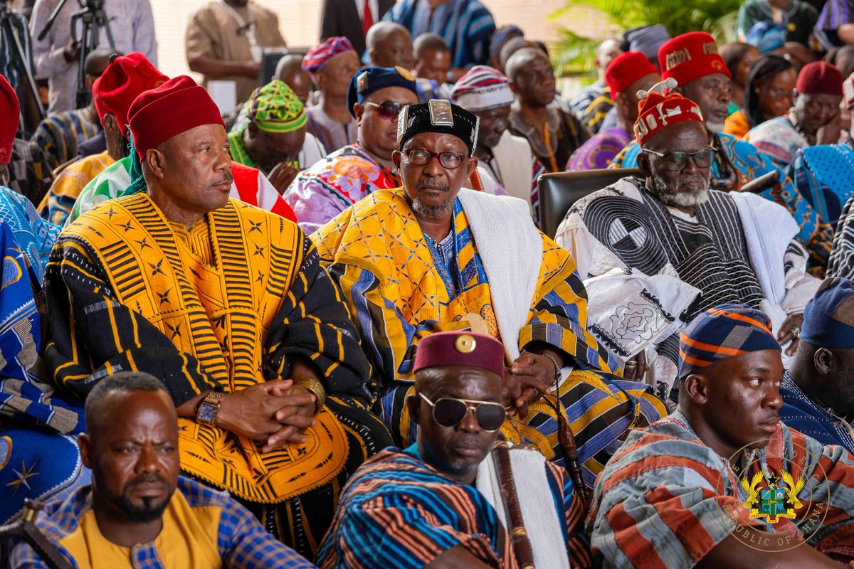 utvghana's tweet photo. Pe Ditundini Adiali Ayagitam III, Paramount Chief of the Chiana Traditional Area and President of the Upper East Regional House of Chiefs, led the Upper East Regional House of Chiefs in a courtesy call to President John Dramani Mahama at the Jubilee House. 

The visit highlighted the ongoing partnership between traditional authorities and the government in promoting peace, unity, and development.

#UTVGhana