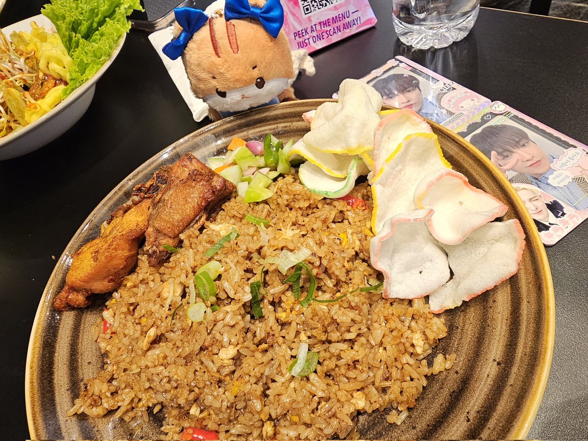 byeol_potter's tweet image. ผมคิดถึงข้าวผัดที่อินโดทุกวัน 😞🥹