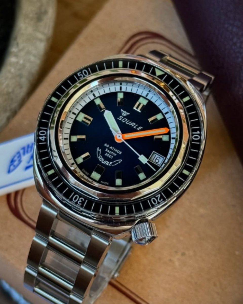 abtsaat's tweet image. Squale 2001 Sunray Blue Otomatik Erkek Kol Saati, profesyonel dalış saatlerinin güçlü karakterini modern tasarım çizgileriyle bir araya getiren etkileyici bir modeldir. 

#abt #abtsaat #squale